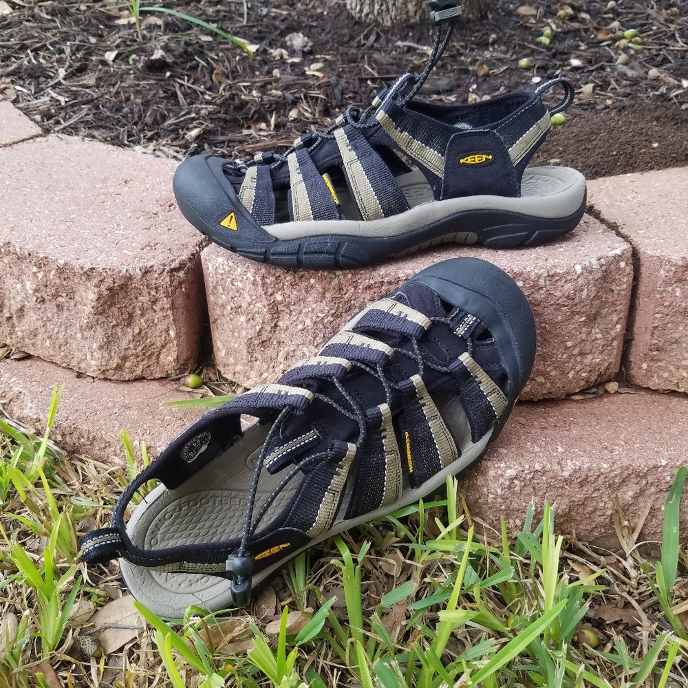 Keens waterproof hiking sandals